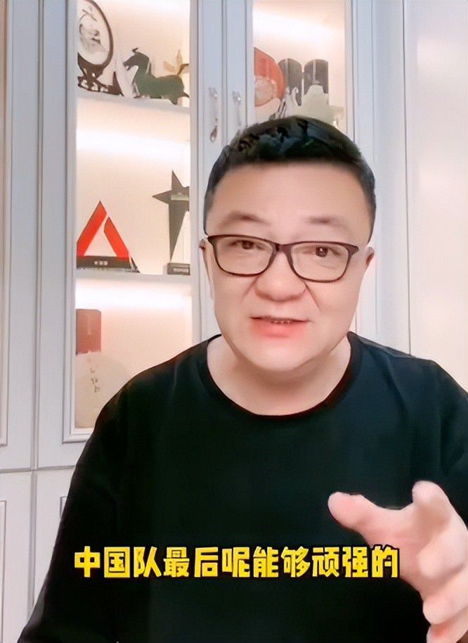 马卡：维尼修斯今天恢复个人训练 预计明年初西超杯才能回归马卡报的消息，此前受伤的维尼修斯今日已经恢复了个人训练。